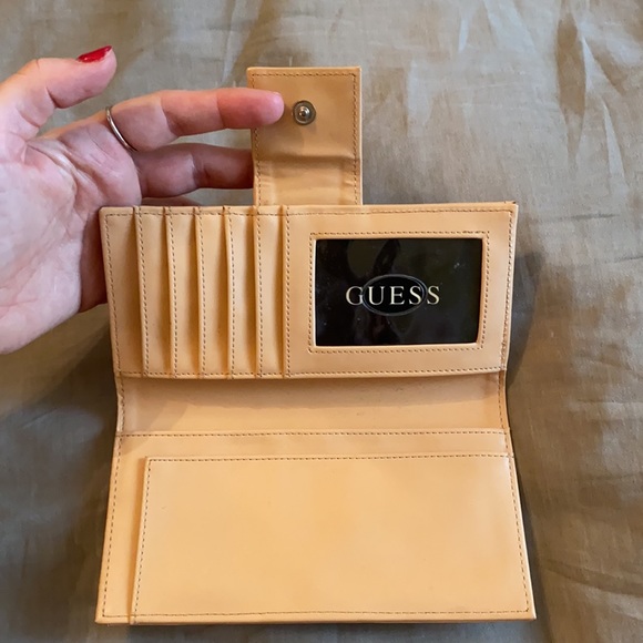 Pink guess wallet - Picture 2 of 4